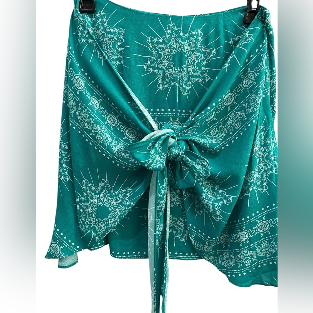 Vici Women’s Size Small Faux Wrap Miniskirt Green and White. Bohemian